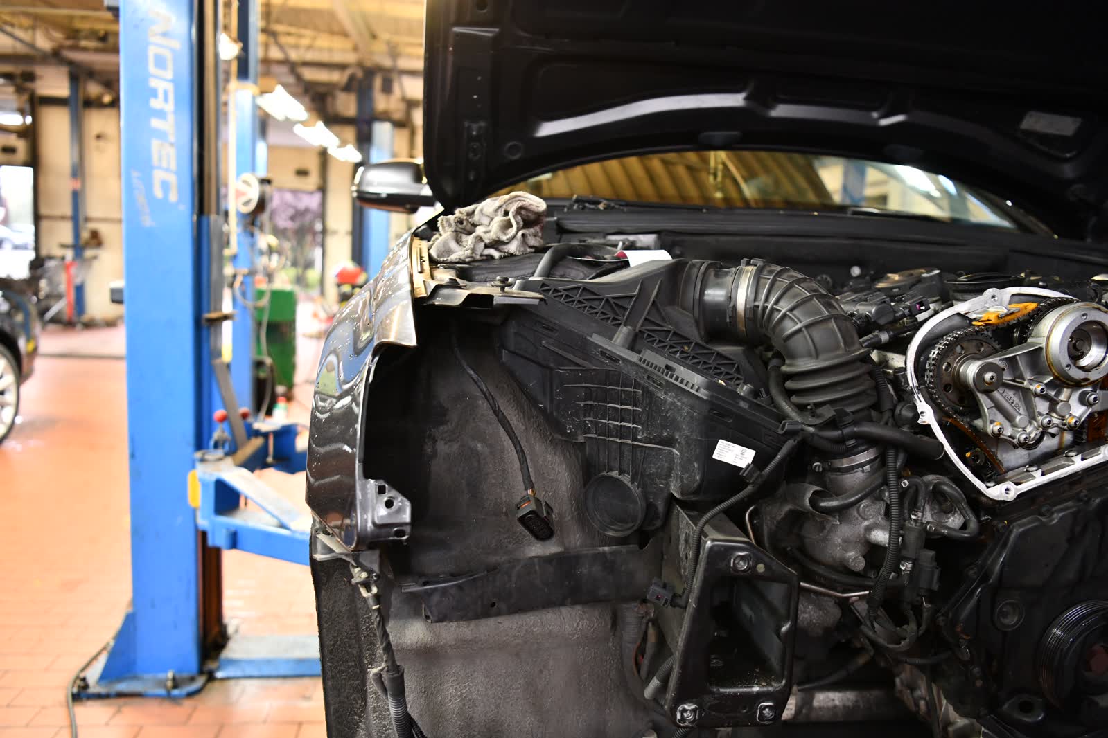 Arval Center MOTOER - serwis marki Peugeot (poczekalnia i miejsce do pracy)