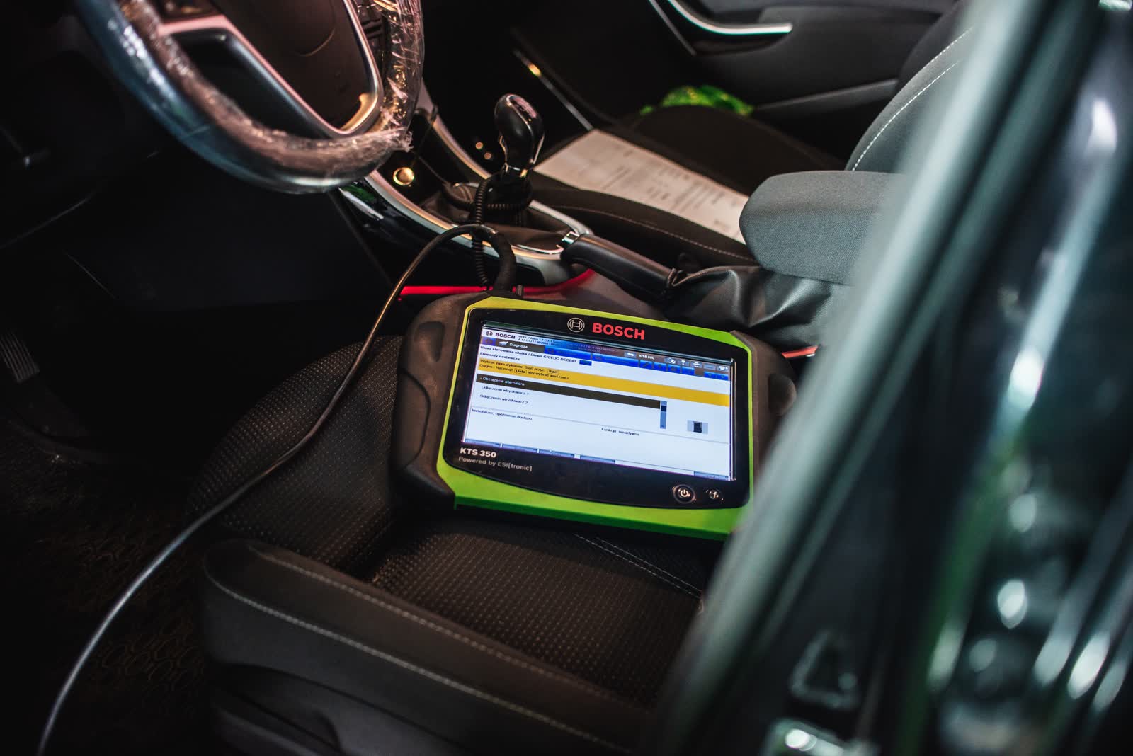 Arval Center MOTOER - serwis marki Volvo (poczekalnia i miejsce do pracy)